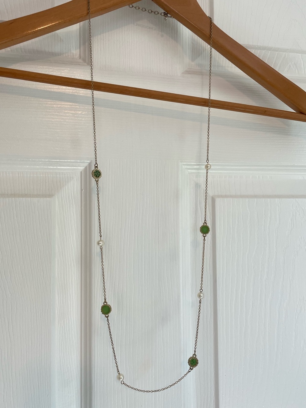 Long pearl and green quartz necklace